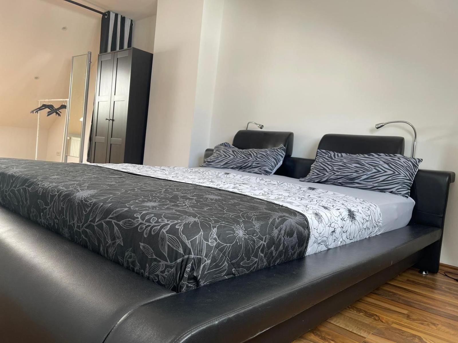 Geraeumige 3-Zimmer-Ferienwohnung Im Herzen Von คาสเซล ภายนอก รูปภาพ